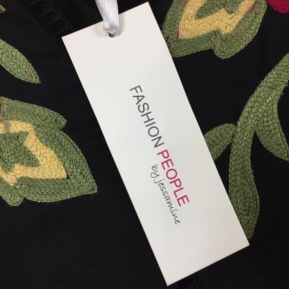 NWT Fashion People | Floral Embroidered Top Sz S - Picture 5 of 6